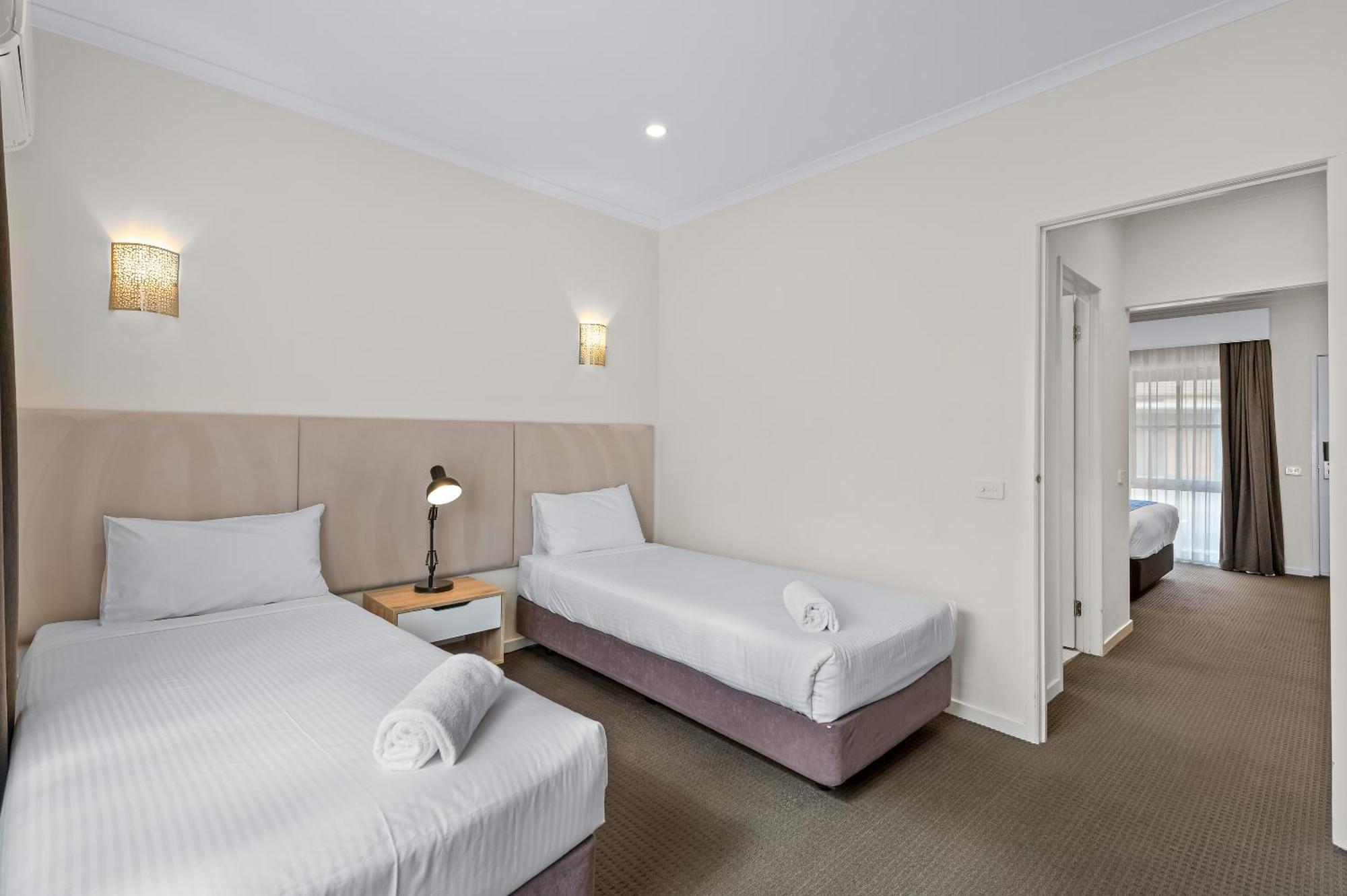 Rowville International Hotel Luaran gambar